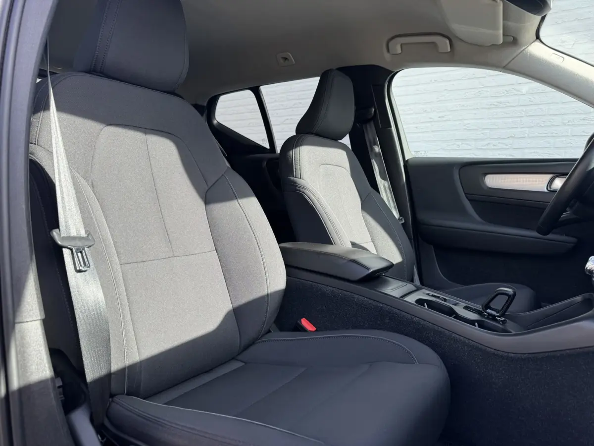 1.5 T3 Momentum Automaat Navi Camera Clima Carplay Adapt.cruiseTrekhaak ALl-Seasonbanden