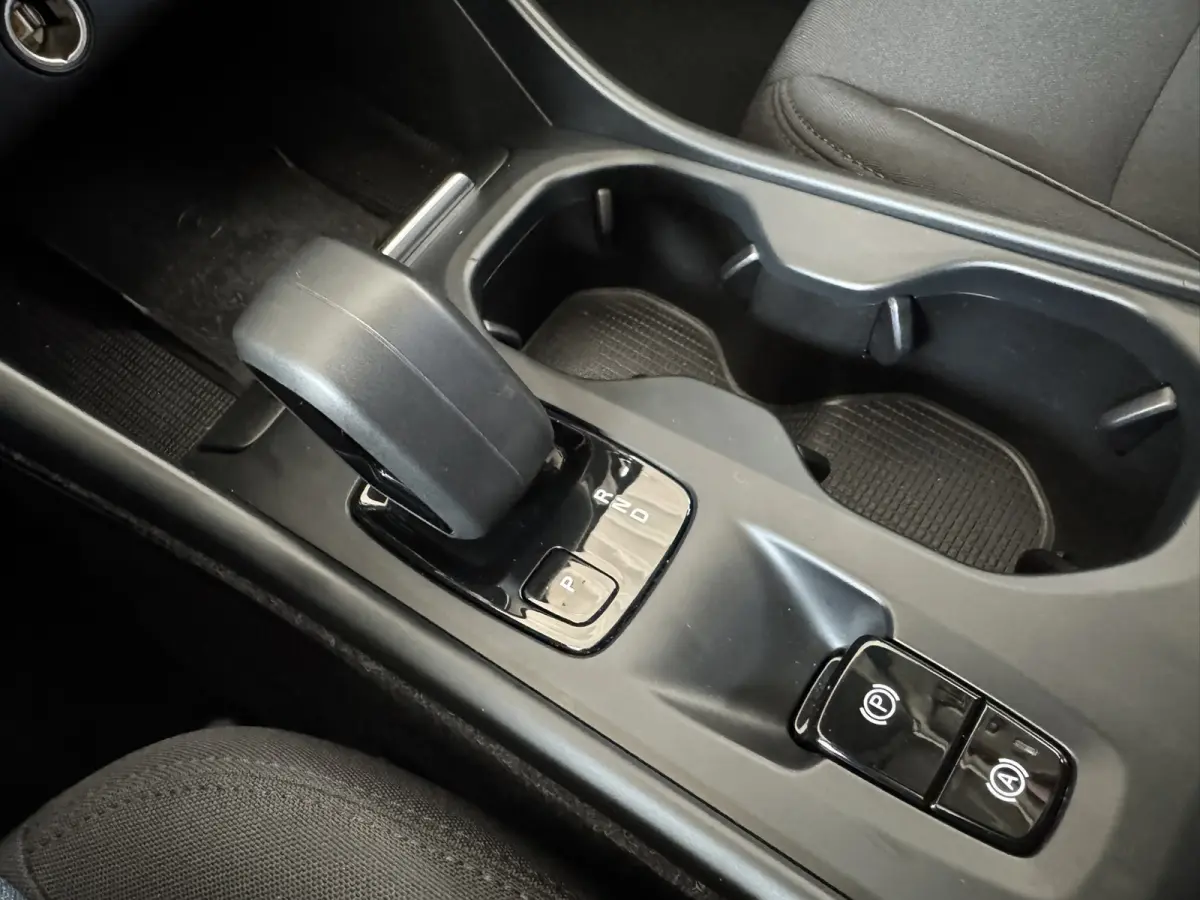 1.5 T3 Momentum Automaat Navi Camera Clima Carplay Adapt.cruiseTrekhaak ALl-Seasonbanden