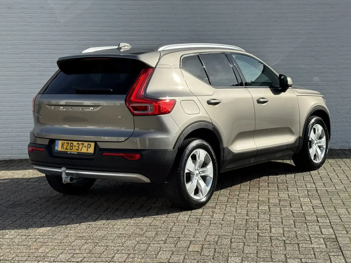 1.5 T3 Momentum Automaat Navi Camera Clima Carplay Adapt.cruiseTrekhaak ALl-Seasonbanden