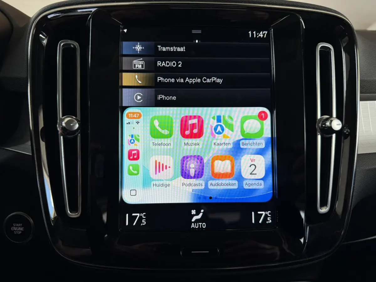 1.5 T3 Momentum Automaat Navi Camera Clima Carplay Adapt.cruiseTrekhaak ALl-Seasonbanden