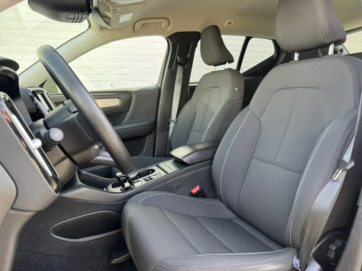 1.5 T3 Momentum Automaat Navi Camera Clima Carplay Adapt.cruiseTrekhaak ALl-Seasonbanden