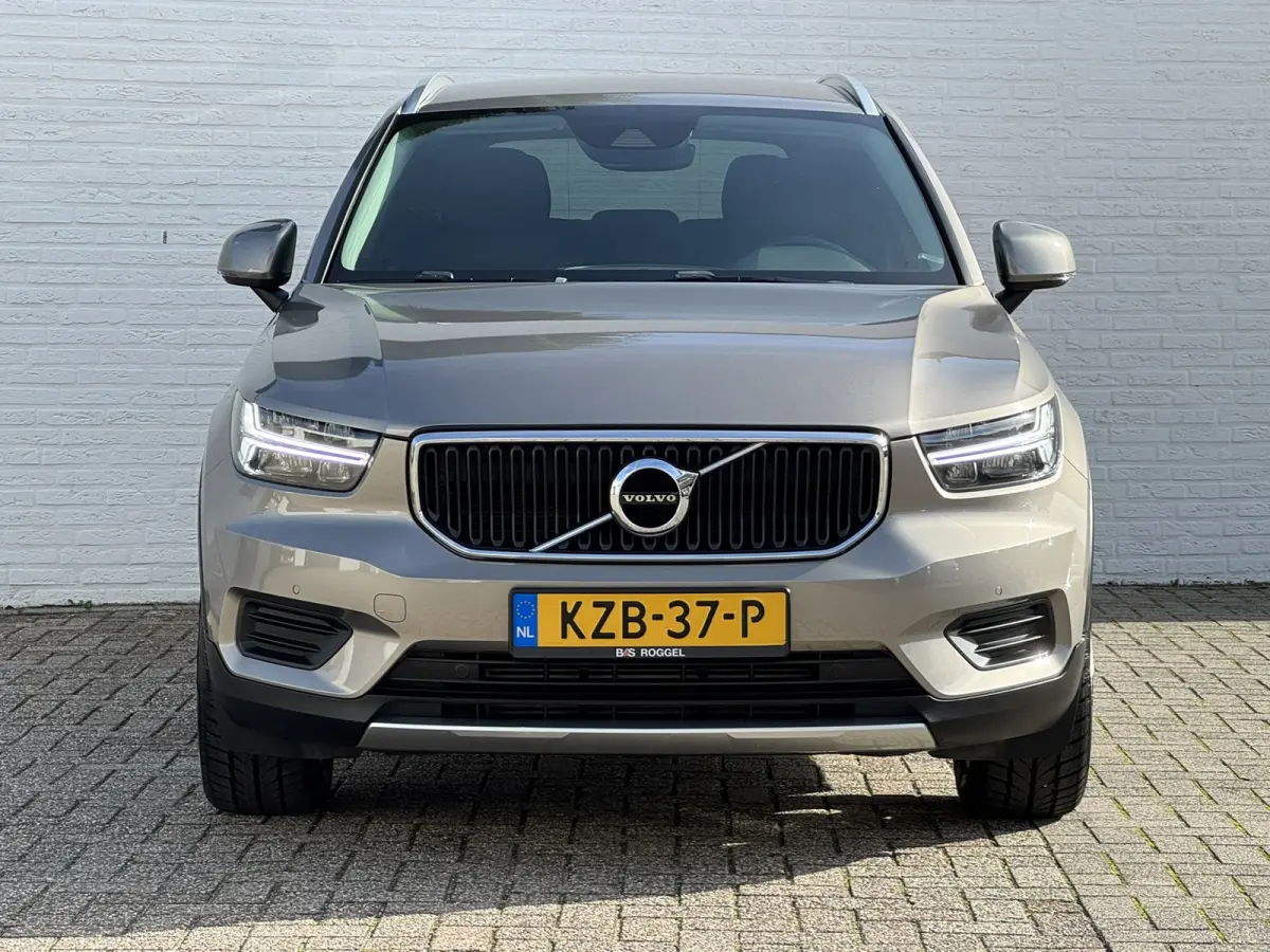 1.5 T3 Momentum Automaat Navi Camera Clima Carplay Adapt.cruiseTrekhaak ALl-Seasonbanden