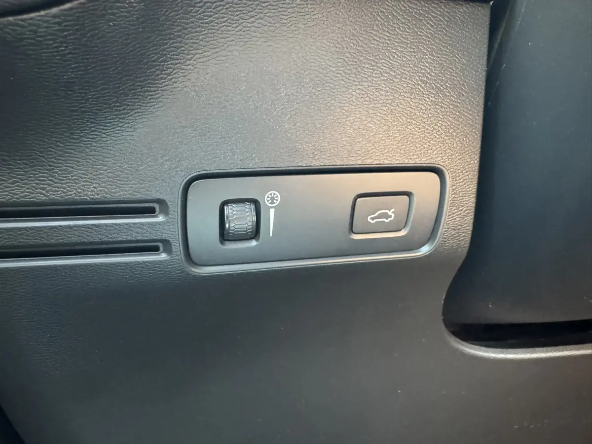 1.5 T3 Momentum Automaat Navi Camera Clima Carplay Adapt.cruiseTrekhaak ALl-Seasonbanden