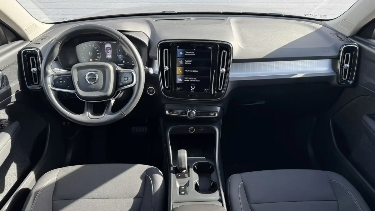 1.5 T3 Momentum Automaat Navi Camera Clima Carplay Adapt.cruiseTrekhaak ALl-Seasonbanden