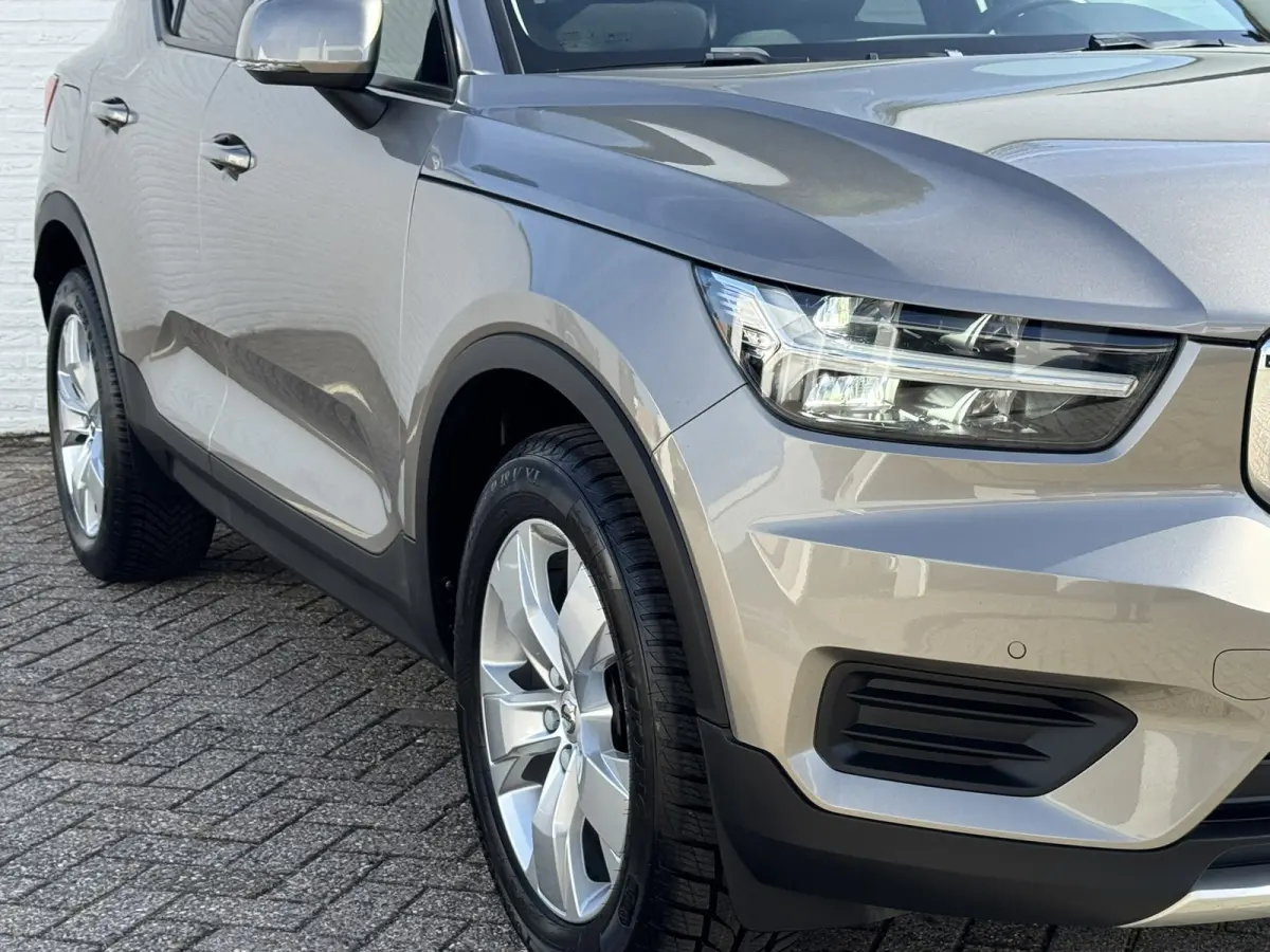 1.5 T3 Momentum Automaat Navi Camera Clima Carplay Adapt.cruiseTrekhaak ALl-Seasonbanden