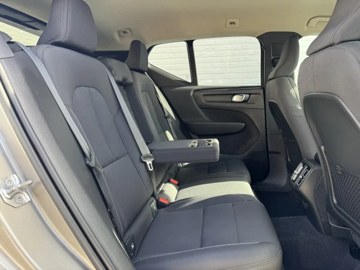 1.5 T3 Momentum Automaat Navi Camera Clima Carplay Adapt.cruiseTrekhaak ALl-Seasonbanden