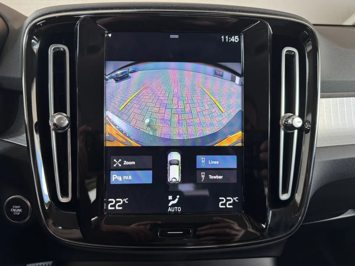 1.5 T3 Momentum Automaat Navi Camera Clima Carplay Adapt.cruiseTrekhaak ALl-Seasonbanden