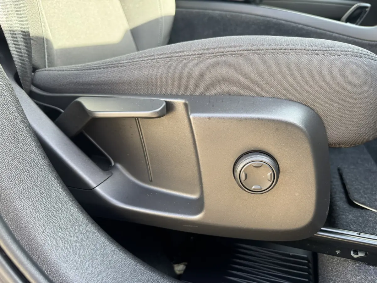 1.5 T3 Momentum Automaat Navi Camera Clima Carplay Adapt.cruiseTrekhaak ALl-Seasonbanden
