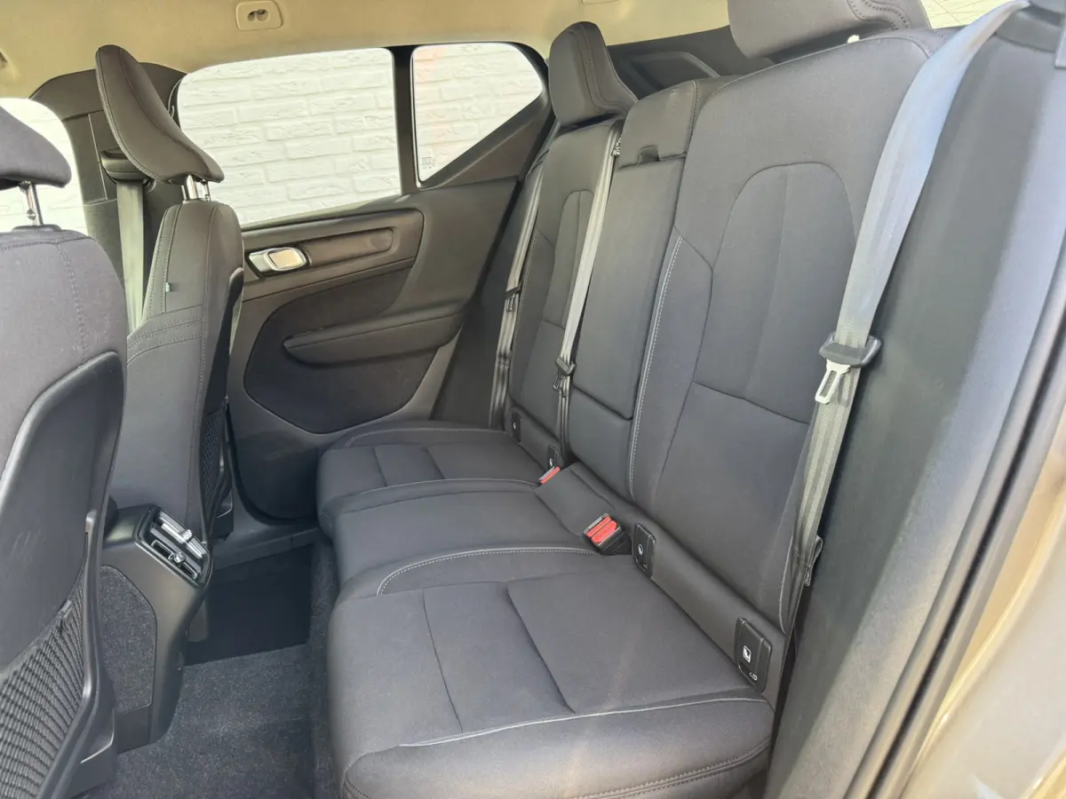 1.5 T3 Momentum Automaat Navi Camera Clima Carplay Adapt.cruiseTrekhaak ALl-Seasonbanden