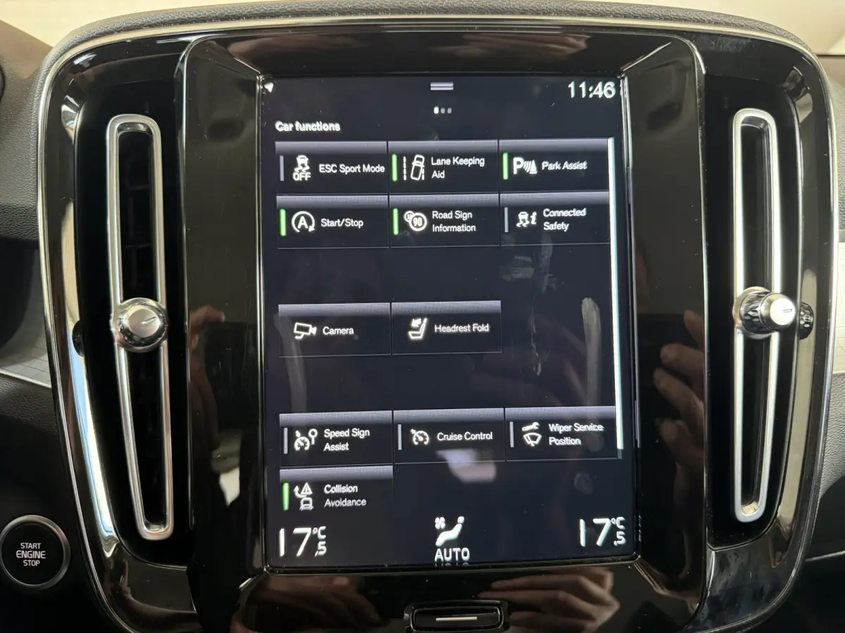 1.5 T3 Momentum Automaat Navi Camera Clima Carplay Adapt.cruiseTrekhaak ALl-Seasonbanden