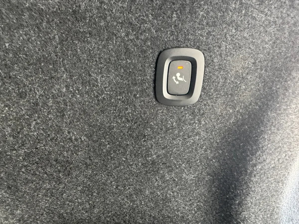 1.5 T3 Momentum Automaat Navi Camera Clima Carplay Adapt.cruiseTrekhaak ALl-Seasonbanden