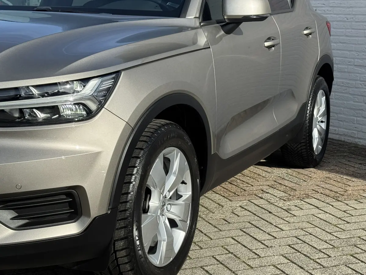 1.5 T3 Momentum Automaat Navi Camera Clima Carplay Adapt.cruiseTrekhaak ALl-Seasonbanden