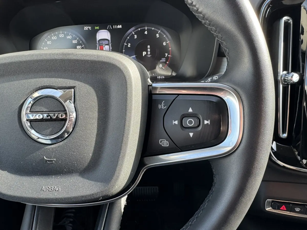 1.5 T3 Momentum Automaat Navi Camera Clima Carplay Adapt.cruiseTrekhaak ALl-Seasonbanden
