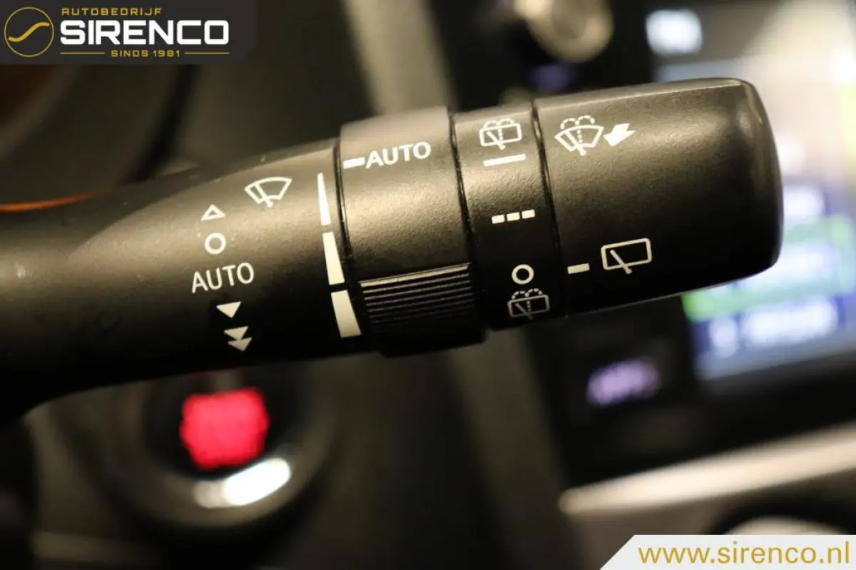 2.0i Premium AWD | leder | stoelverwarming | trekhaak | navigatie | bluetooth | climate & cruise control | keyless