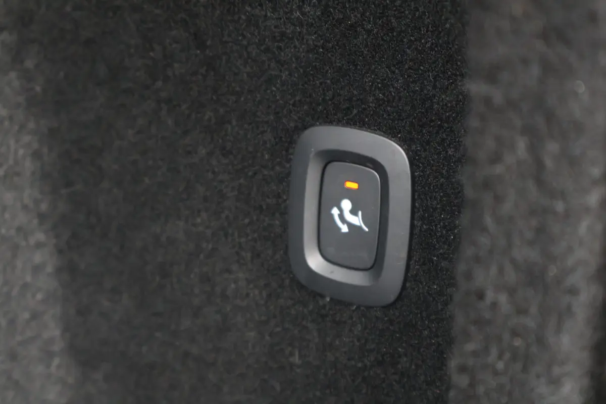 2.0 B3 | Wegklapbare trekhaak | Stoelverwarming | Stuurverwarming | Camera | Google