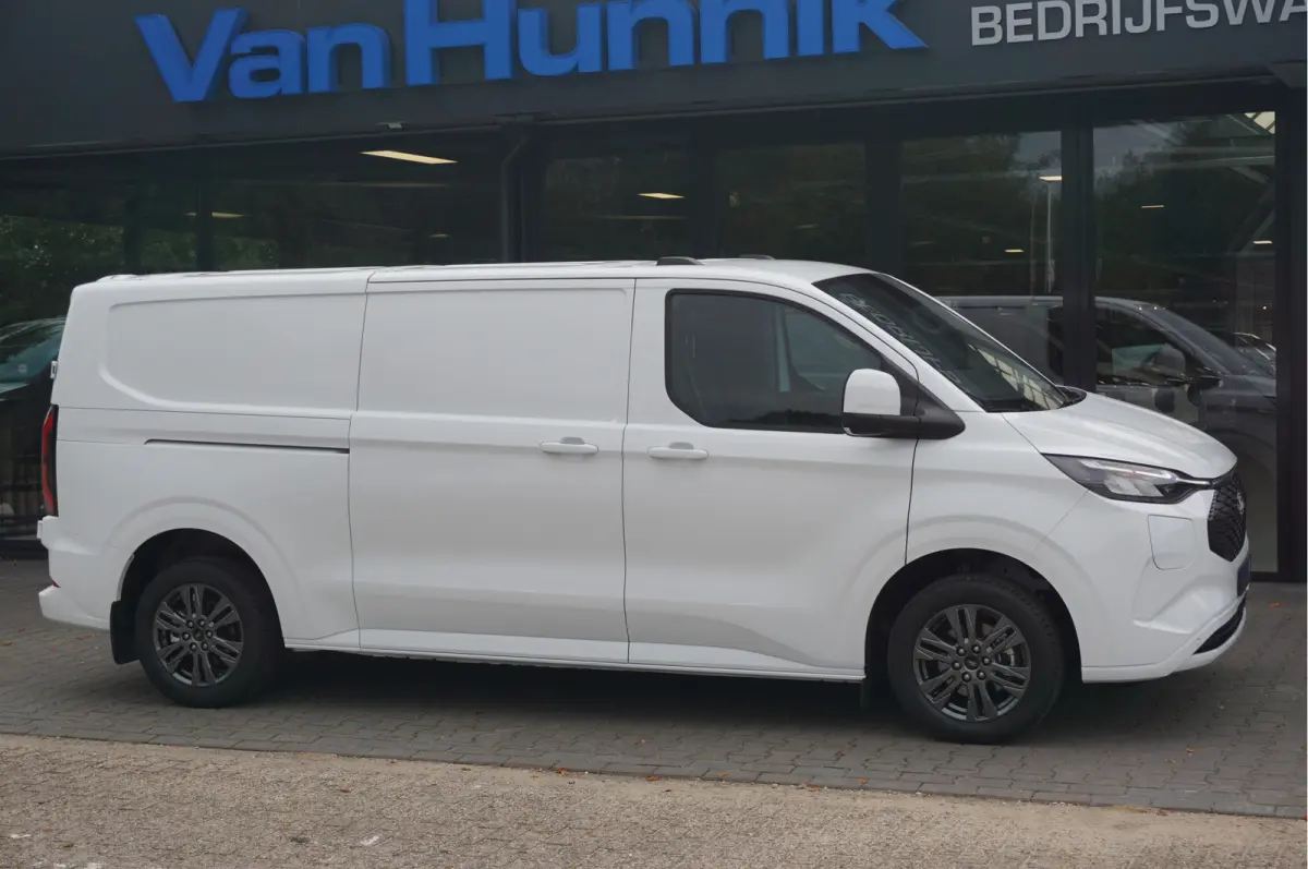 320L 218PK 71KWH Limited AUT BPM VRIJ!! Navi, ACC, 360° Cam, 17" LM!! NR. EC29