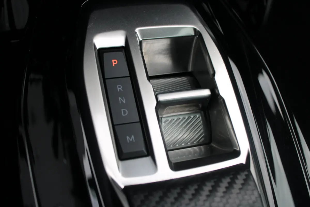 1.2 PureTech 130pk EAT8 GT | Automaat | Panoramadak | Navigatie | Camera | Apple carplay | Bluetooth |
