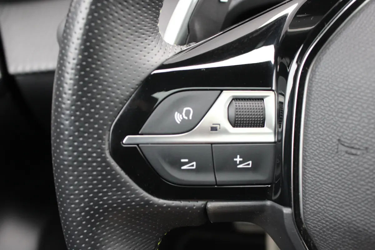 1.2 PureTech 130pk EAT8 GT | Automaat | Panoramadak | Navigatie | Camera | Apple carplay | Bluetooth |