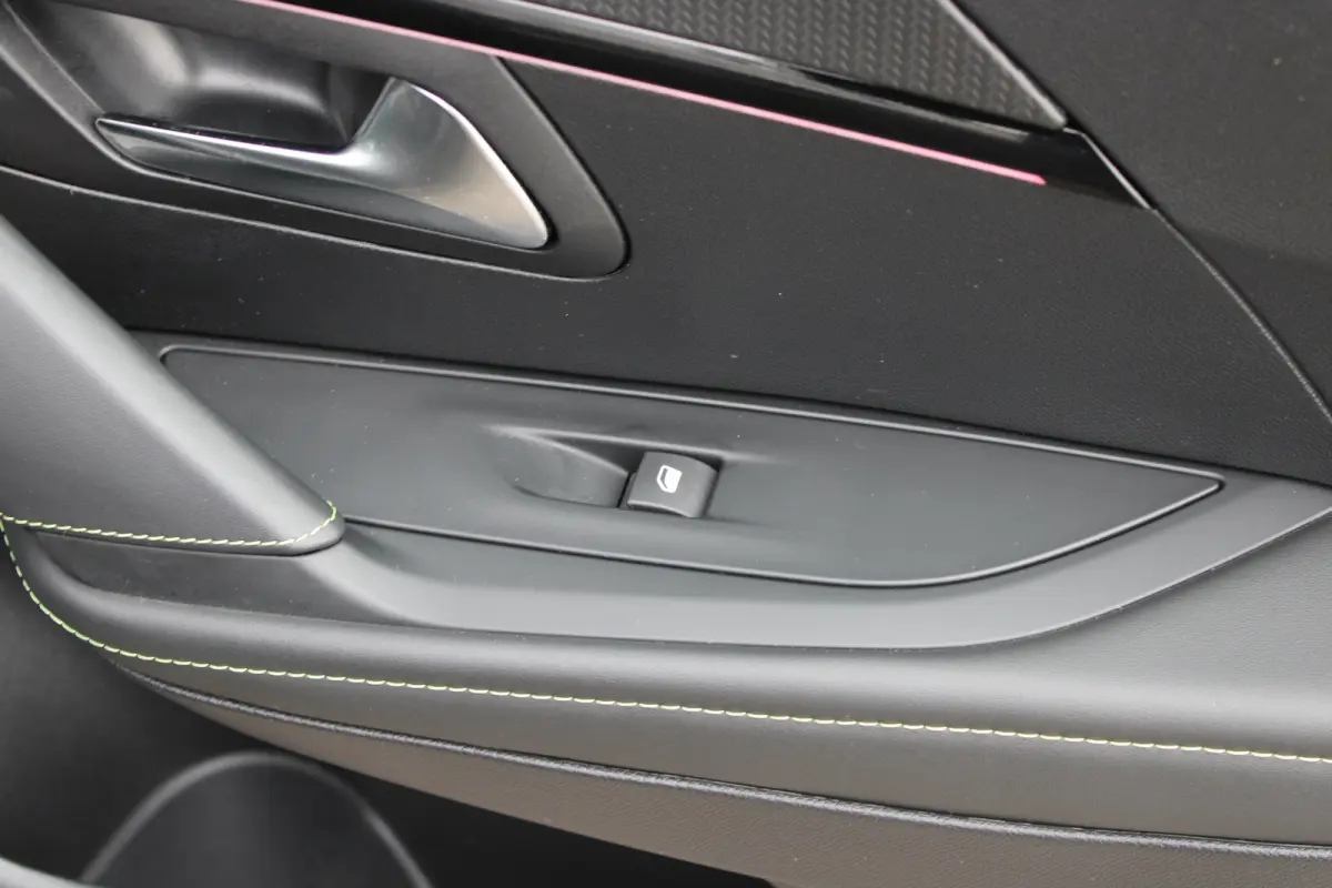 1.2 PureTech 130pk EAT8 GT | Automaat | Panoramadak | Navigatie | Camera | Apple carplay | Bluetooth |