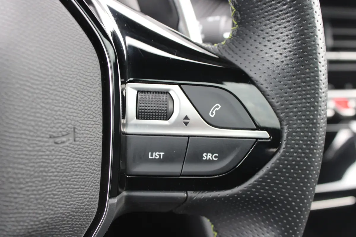 1.2 PureTech 130pk EAT8 GT | Automaat | Panoramadak | Navigatie | Camera | Apple carplay | Bluetooth |