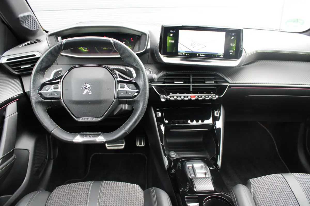 1.2 PureTech 130pk EAT8 GT | Automaat | Panoramadak | Navigatie | Camera | Apple carplay | Bluetooth |