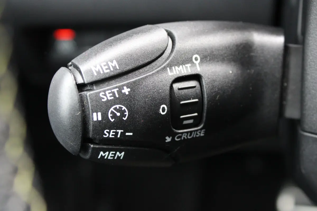 1.2 PureTech 130pk EAT8 GT | Automaat | Panoramadak | Navigatie | Camera | Apple carplay | Bluetooth |