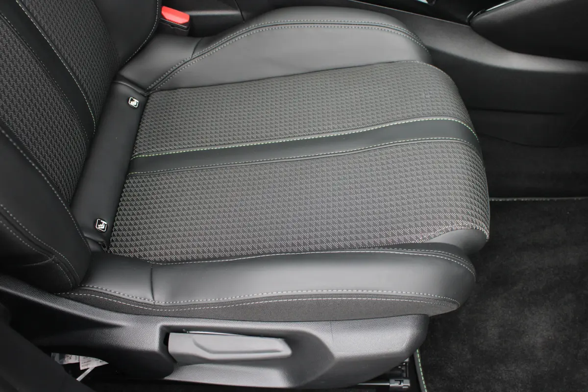 1.2 PureTech 130pk EAT8 GT | Automaat | Panoramadak | Navigatie | Camera | Apple carplay | Bluetooth |