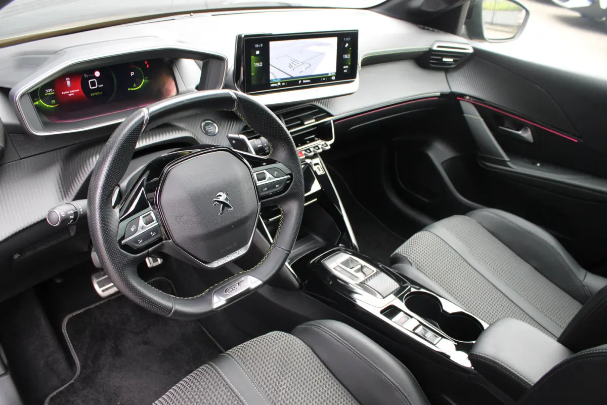 1.2 PureTech 130pk EAT8 GT | Automaat | Panoramadak | Navigatie | Camera | Apple carplay | Bluetooth |