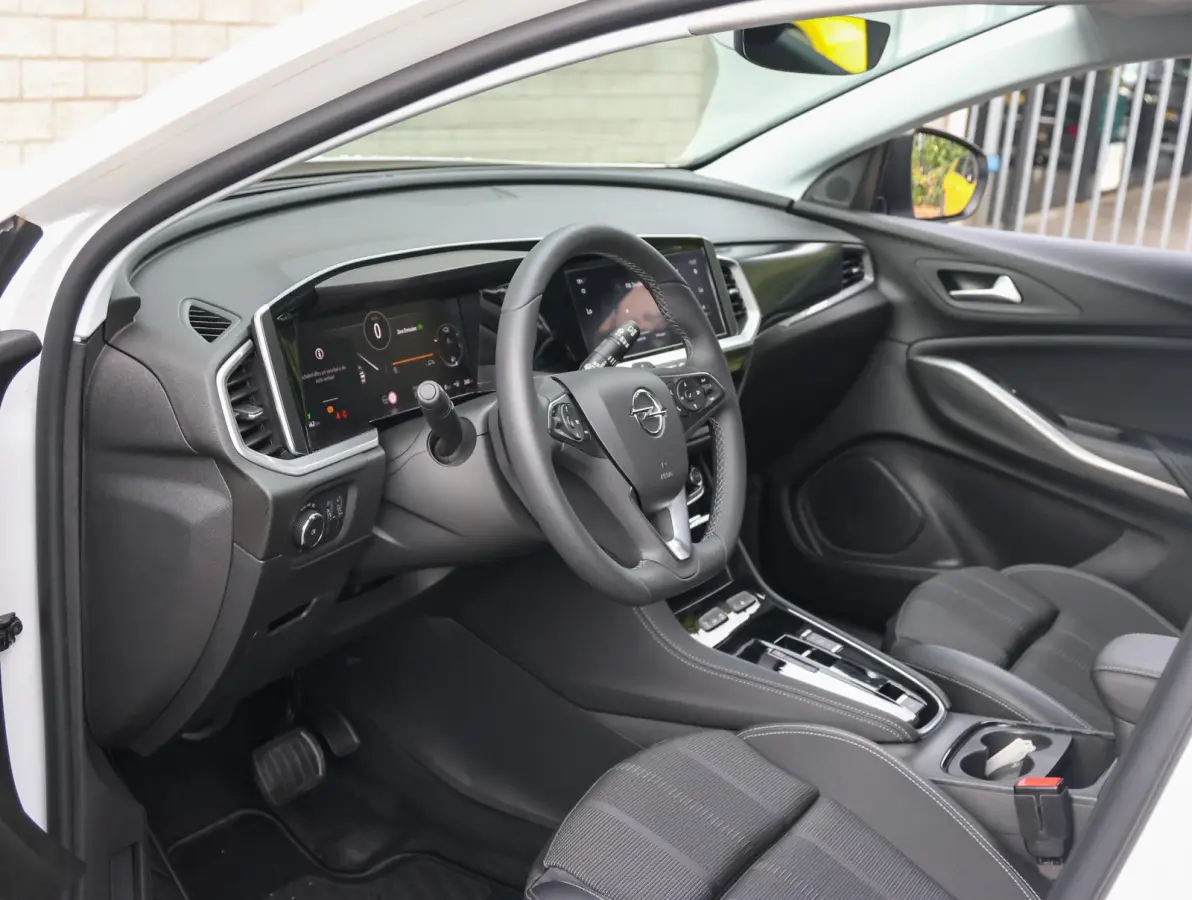 1.6 225pk Hybrid GS | Navigatie | Camera | Stoel- en stuurverwarming | Dodehoekbewaking