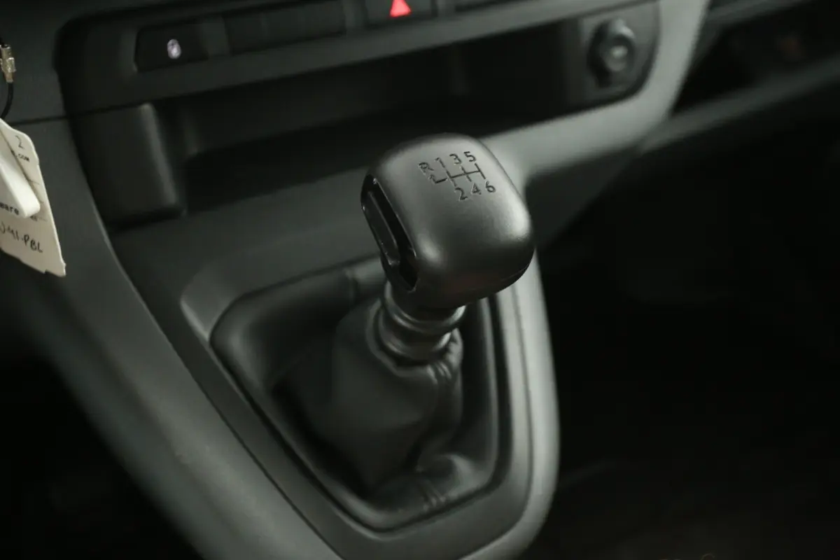 Citroën Jumpy 2.0 BlueHDI 145PK L3H1 | DC | 6 Zits |  Airco | Cruise | Trekhaak | Carplay | Navi