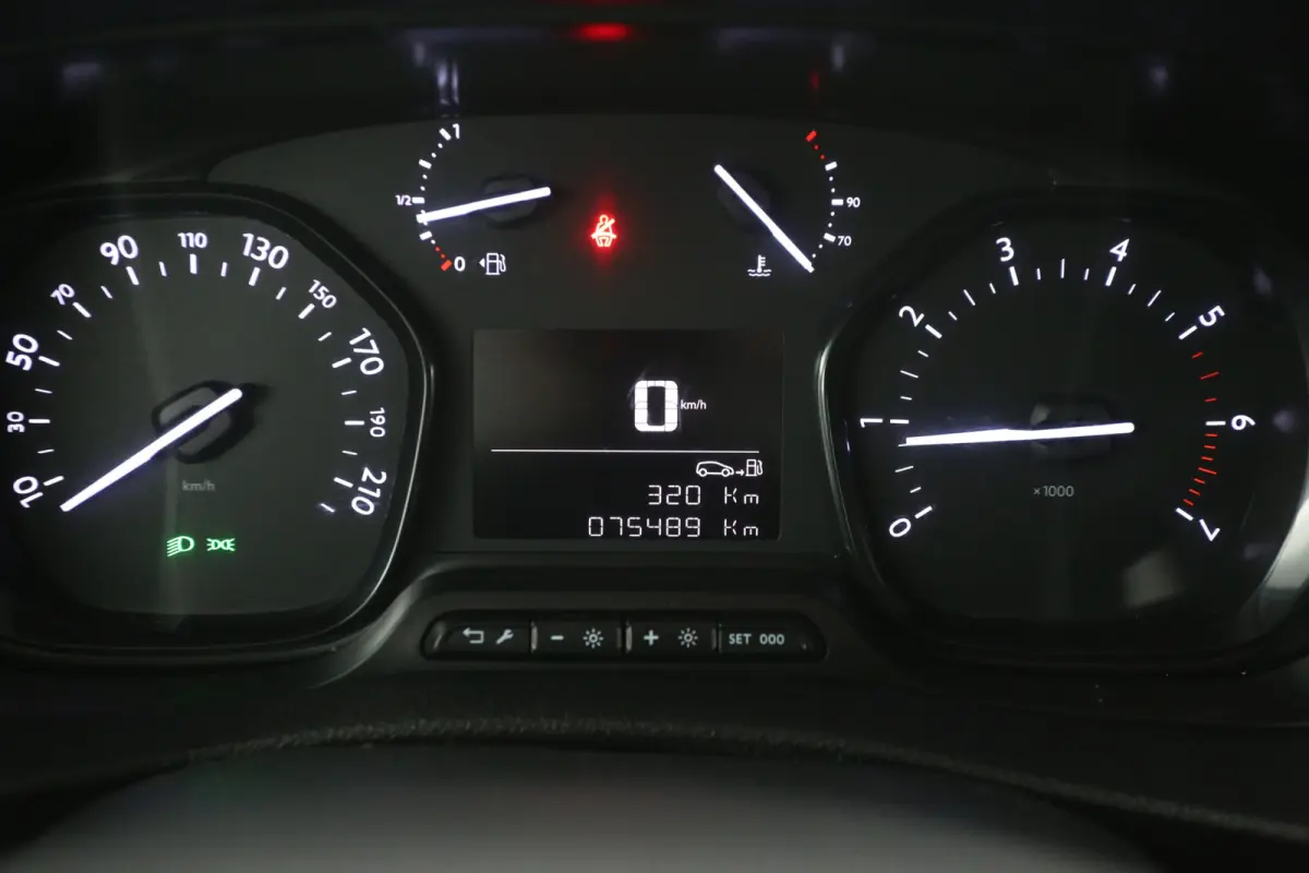 Citroën Jumpy 2.0 BlueHDI 145PK L3H1 | DC | 6 Zits |  Airco | Cruise | Trekhaak | Carplay | Navi