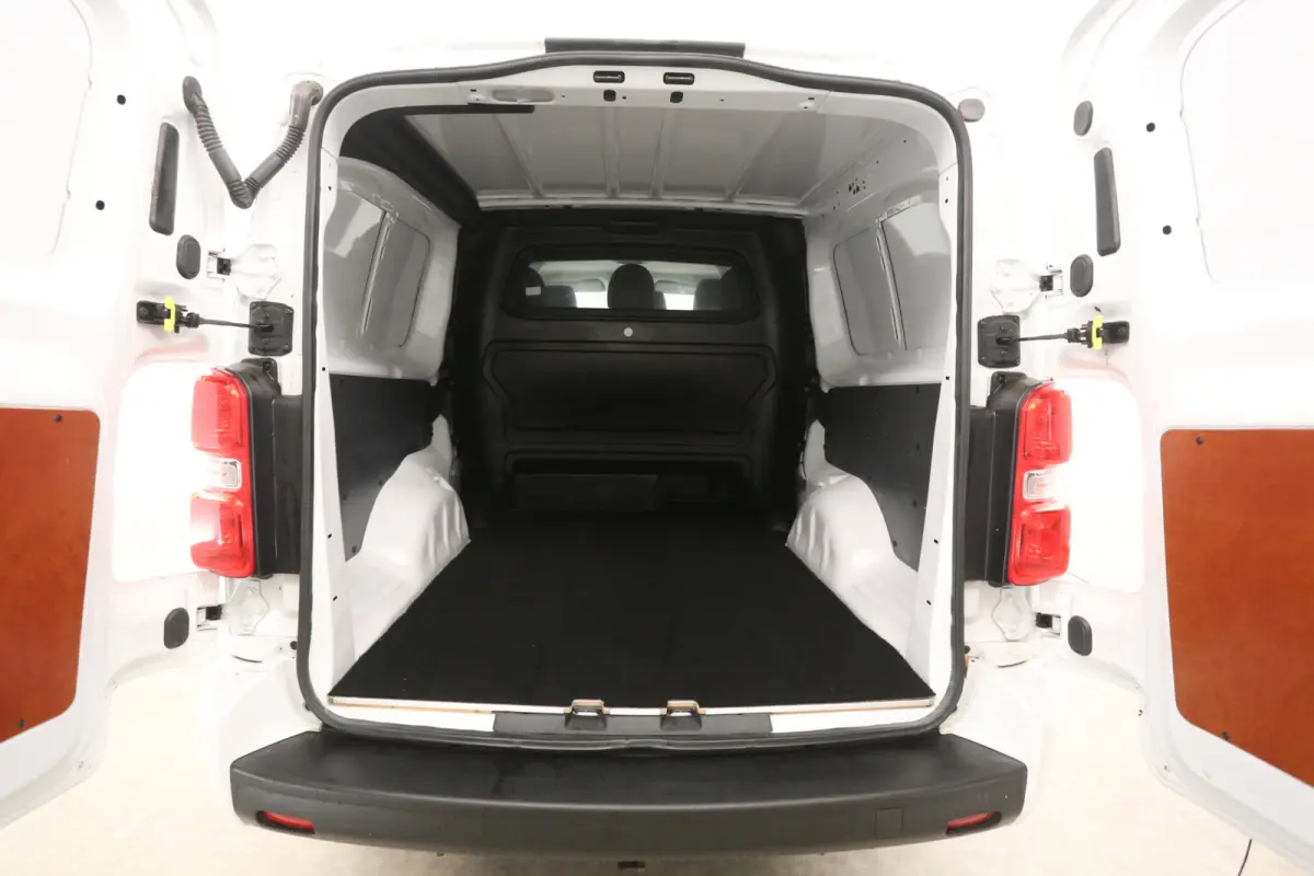 Citroën Jumpy 2.0 BlueHDI 145PK L3H1 | DC | 6 Zits |  Airco | Cruise | Trekhaak | Carplay | Navi