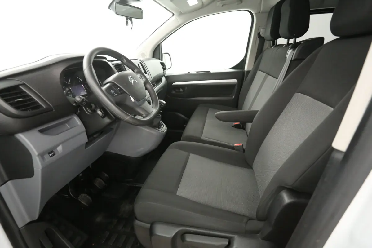 Citroën Jumpy 2.0 BlueHDI 145PK L3H1 | DC | 6 Zits |  Airco | Cruise | Trekhaak | Carplay | Navi