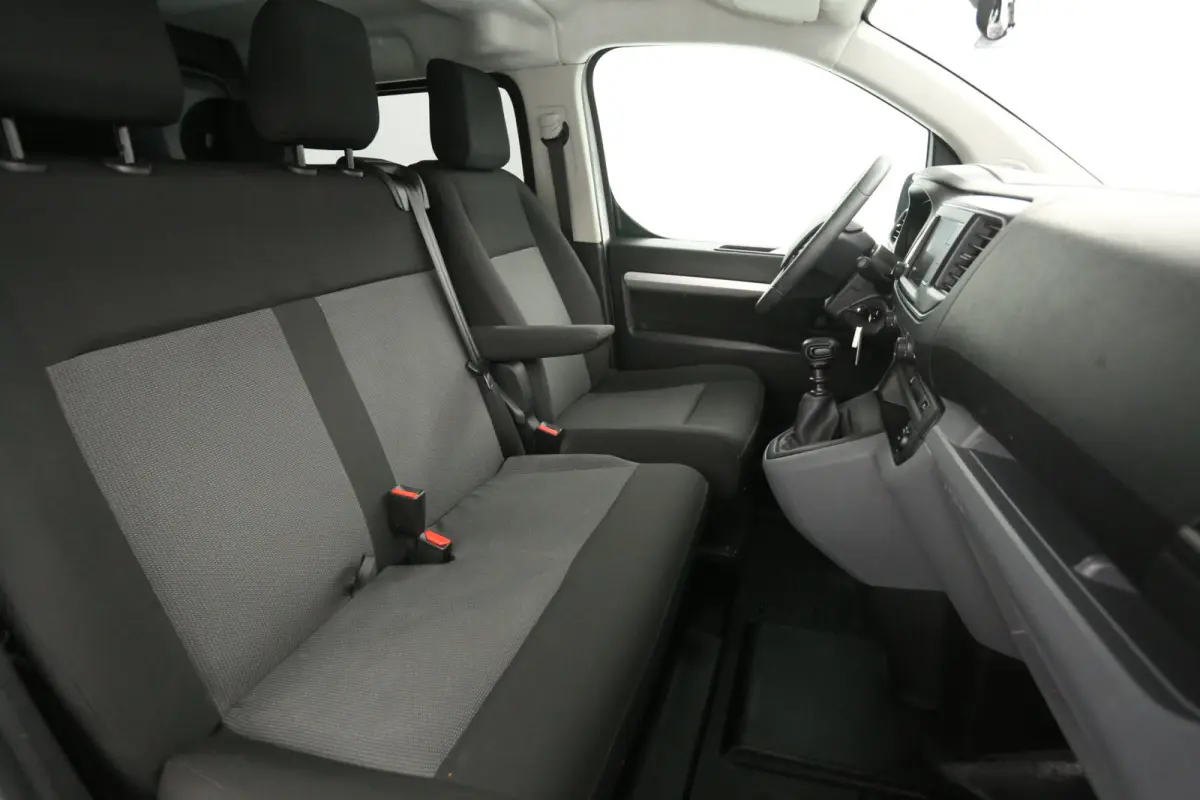 Citroën Jumpy 2.0 BlueHDI 145PK L3H1 | DC | 6 Zits |  Airco | Cruise | Trekhaak | Carplay | Navi