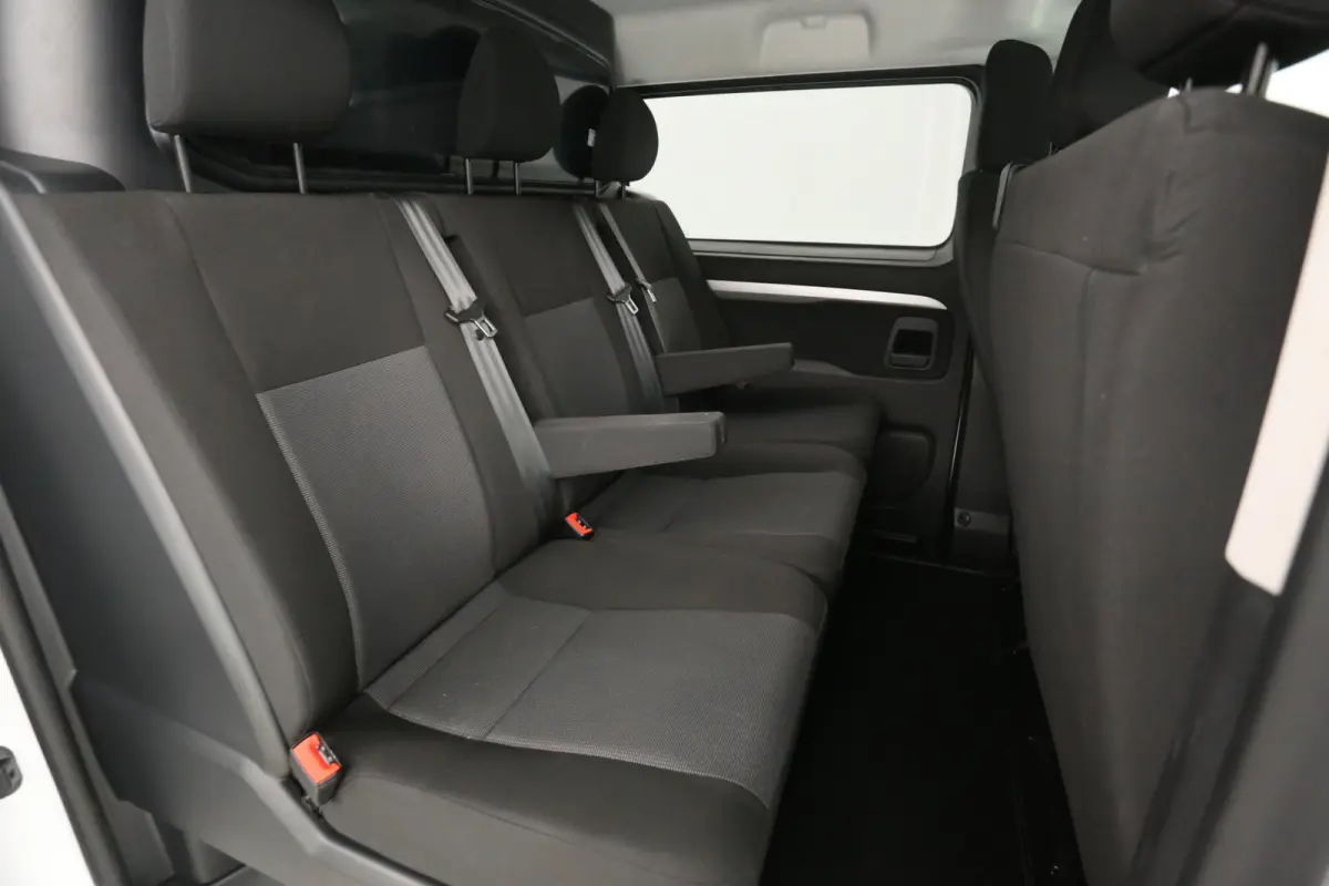 Citroën Jumpy 2.0 BlueHDI 145PK L3H1 | DC | 6 Zits |  Airco | Cruise | Trekhaak | Carplay | Navi