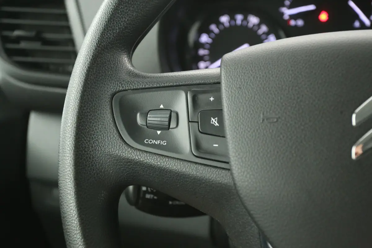 Citroën Jumpy 2.0 BlueHDI 145PK L3H1 | DC | 6 Zits |  Airco | Cruise | Trekhaak | Carplay | Navi