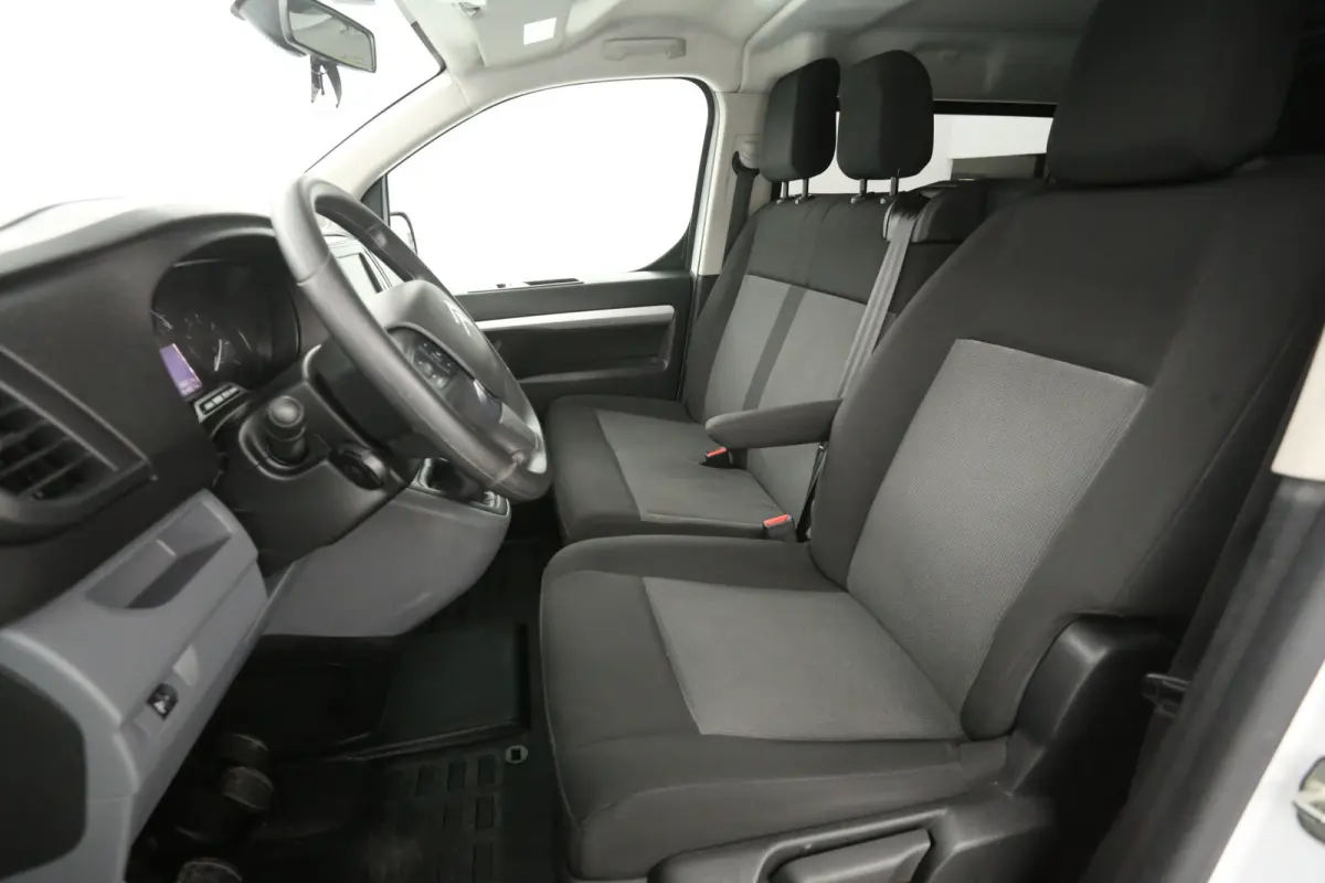 Citroën Jumpy 2.0 BlueHDI 145PK L3H1 | DC | 6 Zits |  Airco | Cruise | Trekhaak | Carplay | Navi
