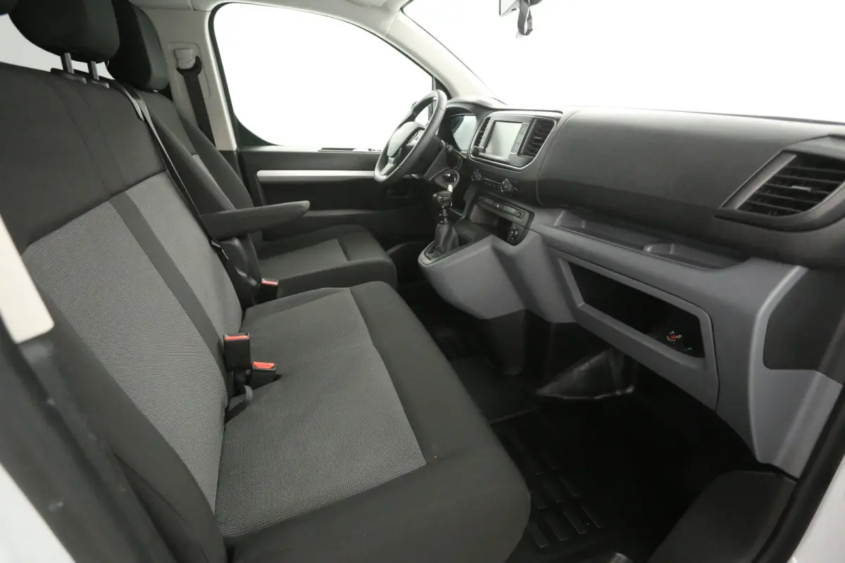 Citroën Jumpy 2.0 BlueHDI 145PK L3H1 | DC | 6 Zits |  Airco | Cruise | Trekhaak | Carplay | Navi