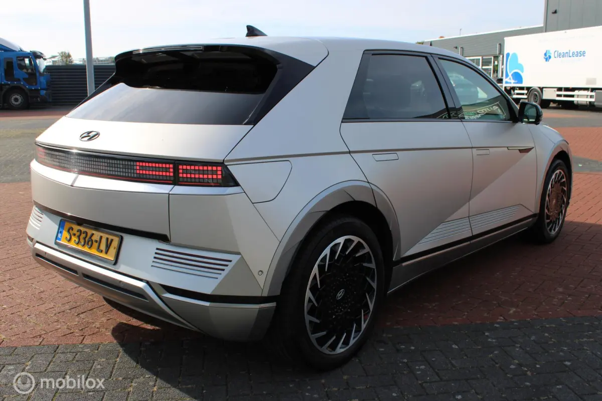 Lounge 77.4 kWh, Panoramadak, Leer, Stoelverwarming + Koeling, Donker glas, Mat grijs, 20 Inch LMV, Navi, App connect, Head-up display, Alle opties !!