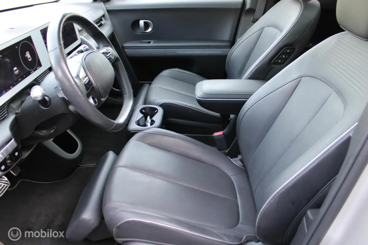 Lounge 77.4 kWh, Panoramadak, Leer, Stoelverwarming + Koeling, Donker glas, Mat grijs, 20 Inch LMV, Navi, App connect, Head-up display, Alle opties !!