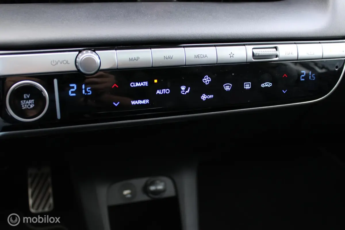 Lounge 77.4 kWh, Panoramadak, Leer, Stoelverwarming + Koeling, Donker glas, Mat grijs, 20 Inch LMV, Navi, App connect, Head-up display, Alle opties !!