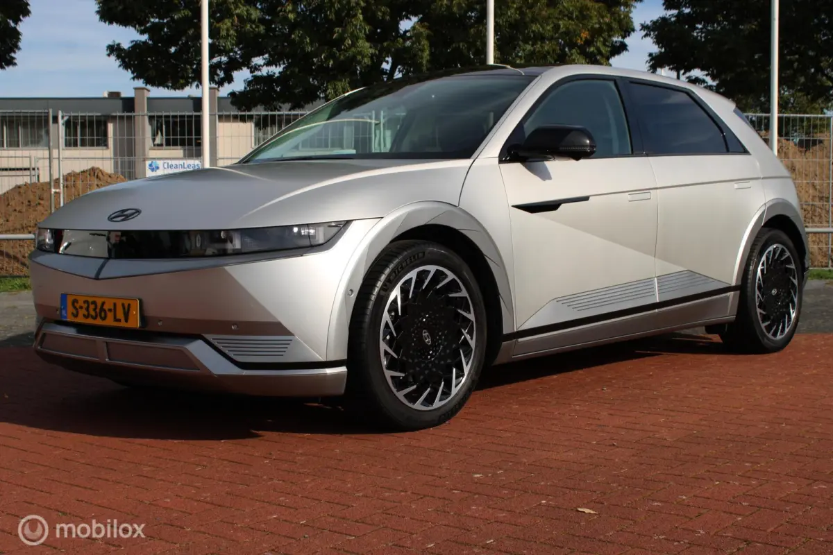 Lounge 77.4 kWh, Panoramadak, Leer, Stoelverwarming + Koeling, Donker glas, Mat grijs, 20 Inch LMV, Navi, App connect, Head-up display, Alle opties !!