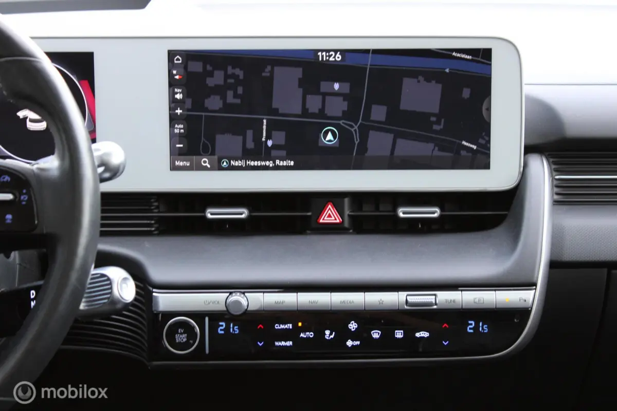 Lounge 77.4 kWh, Panoramadak, Leer, Stoelverwarming + Koeling, Donker glas, Mat grijs, 20 Inch LMV, Navi, App connect, Head-up display, Alle opties !!