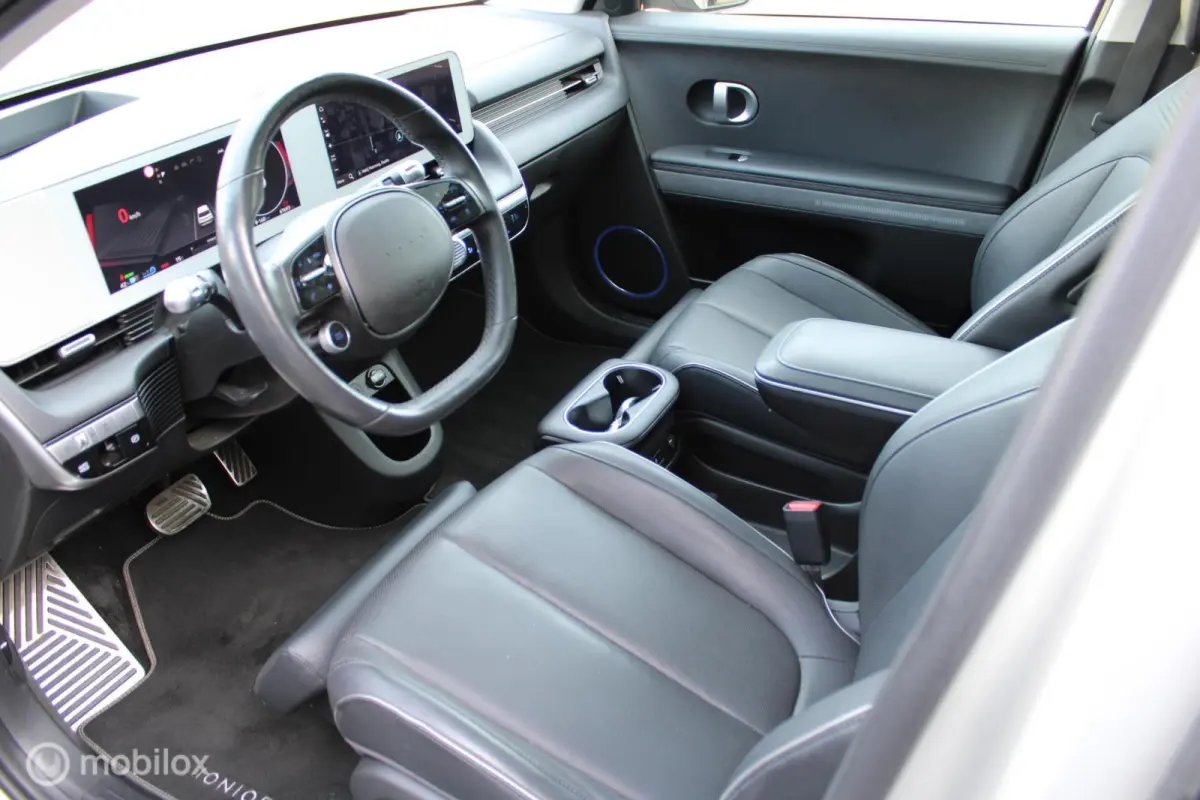 Lounge 77.4 kWh, Panoramadak, Leer, Stoelverwarming + Koeling, Donker glas, Mat grijs, 20 Inch LMV, Navi, App connect, Head-up display, Alle opties !!