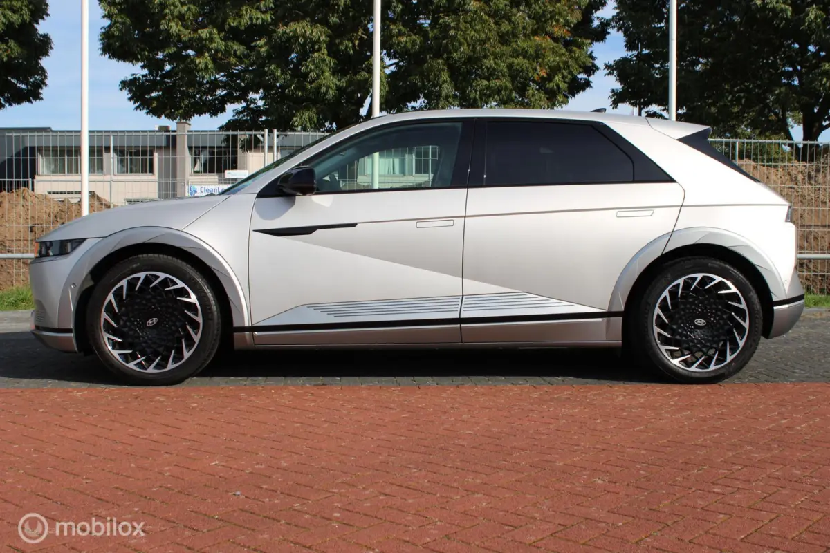 Lounge 77.4 kWh, Panoramadak, Leer, Stoelverwarming + Koeling, Donker glas, Mat grijs, 20 Inch LMV, Navi, App connect, Head-up display, Alle opties !!