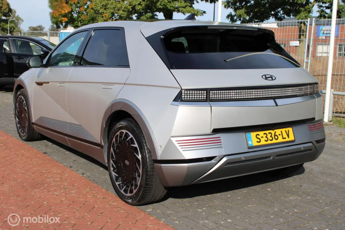Lounge 77.4 kWh, Panoramadak, Leer, Stoelverwarming + Koeling, Donker glas, Mat grijs, 20 Inch LMV, Navi, App connect, Head-up display, Alle opties !!