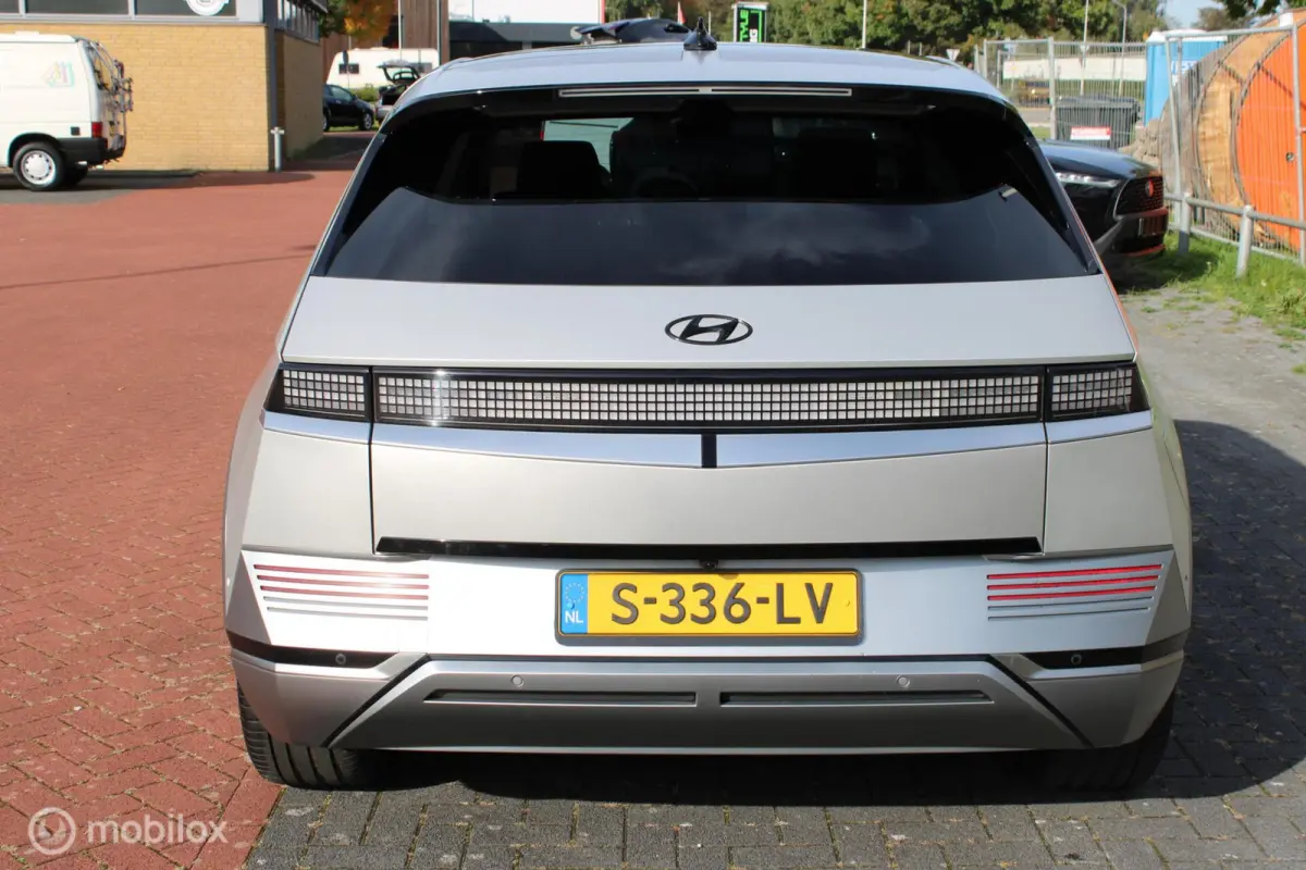 Lounge 77.4 kWh, Panoramadak, Leer, Stoelverwarming + Koeling, Donker glas, Mat grijs, 20 Inch LMV, Navi, App connect, Head-up display, Alle opties !!