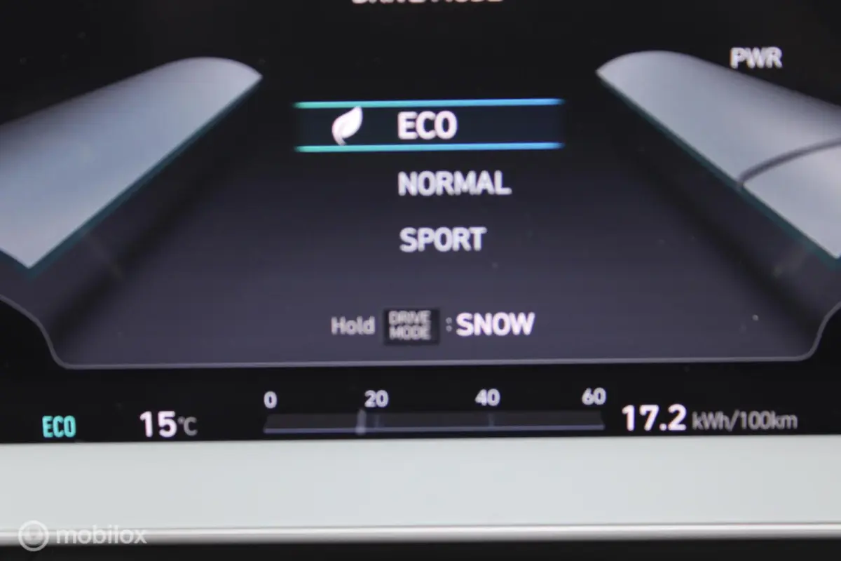 Lounge 77.4 kWh, Panoramadak, Leer, Stoelverwarming + Koeling, Donker glas, Mat grijs, 20 Inch LMV, Navi, App connect, Head-up display, Alle opties !!