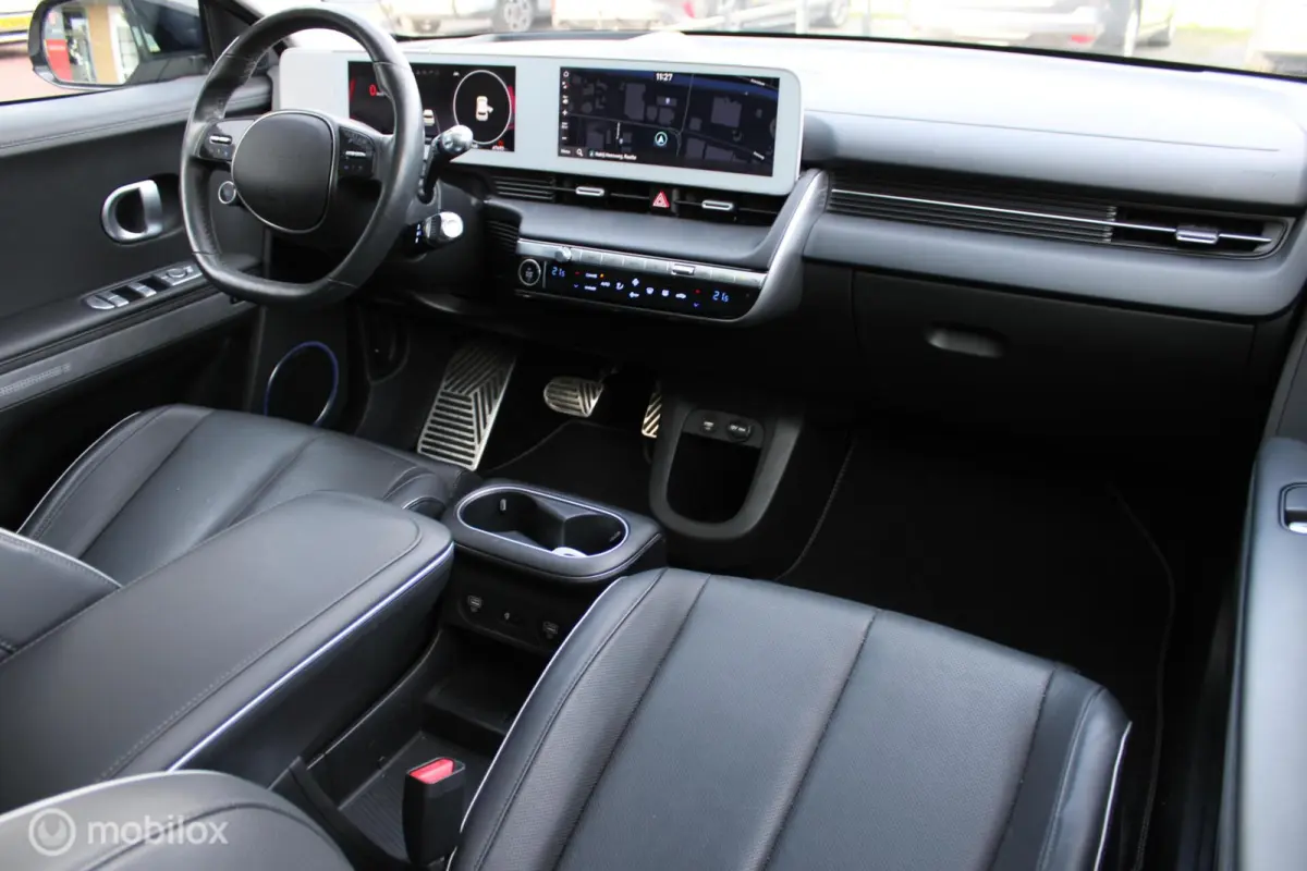 Lounge 77.4 kWh, Panoramadak, Leer, Stoelverwarming + Koeling, Donker glas, Mat grijs, 20 Inch LMV, Navi, App connect, Head-up display, Alle opties !!
