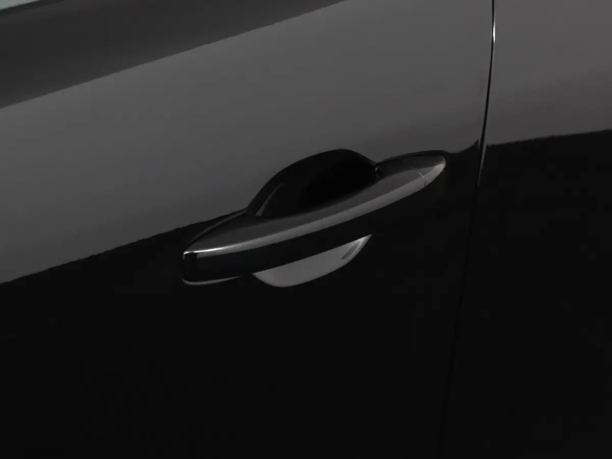 techno full hybrid E-Tech 160 pk | pack winter, safety & parking | lichtmetalen wielen 18""rythmic" | verlenging connected services openR link met twee jaar |